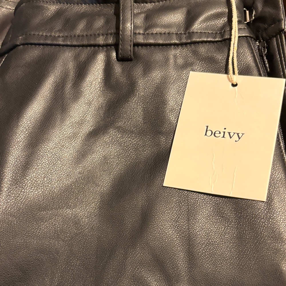 Beivy Gray Leather Skirt